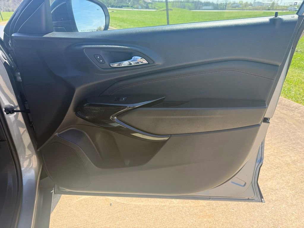 Used 2025 Chevrolet Trax RS w/ Driver Confidence Package image 19