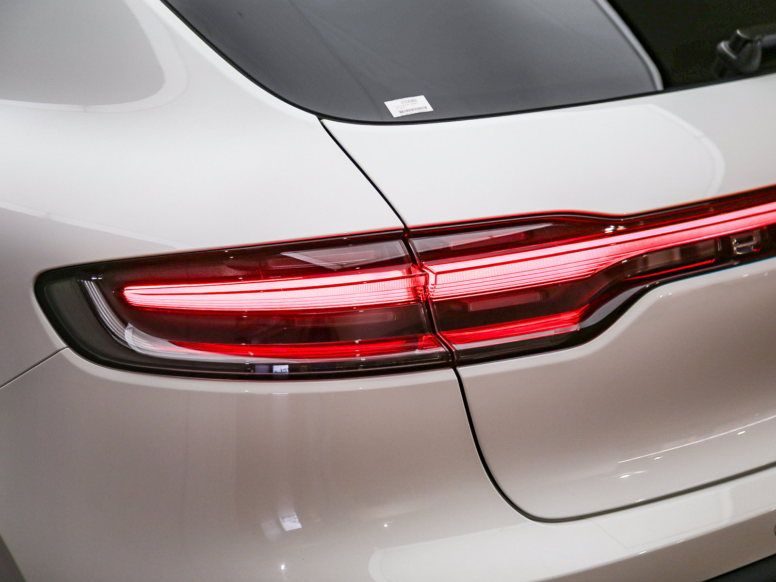Certified 2025 Porsche Macan Turbo AWD/4WD image 15