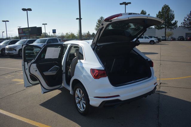 Used 2024 Audi Q3 2.0T Premium Plus image 18