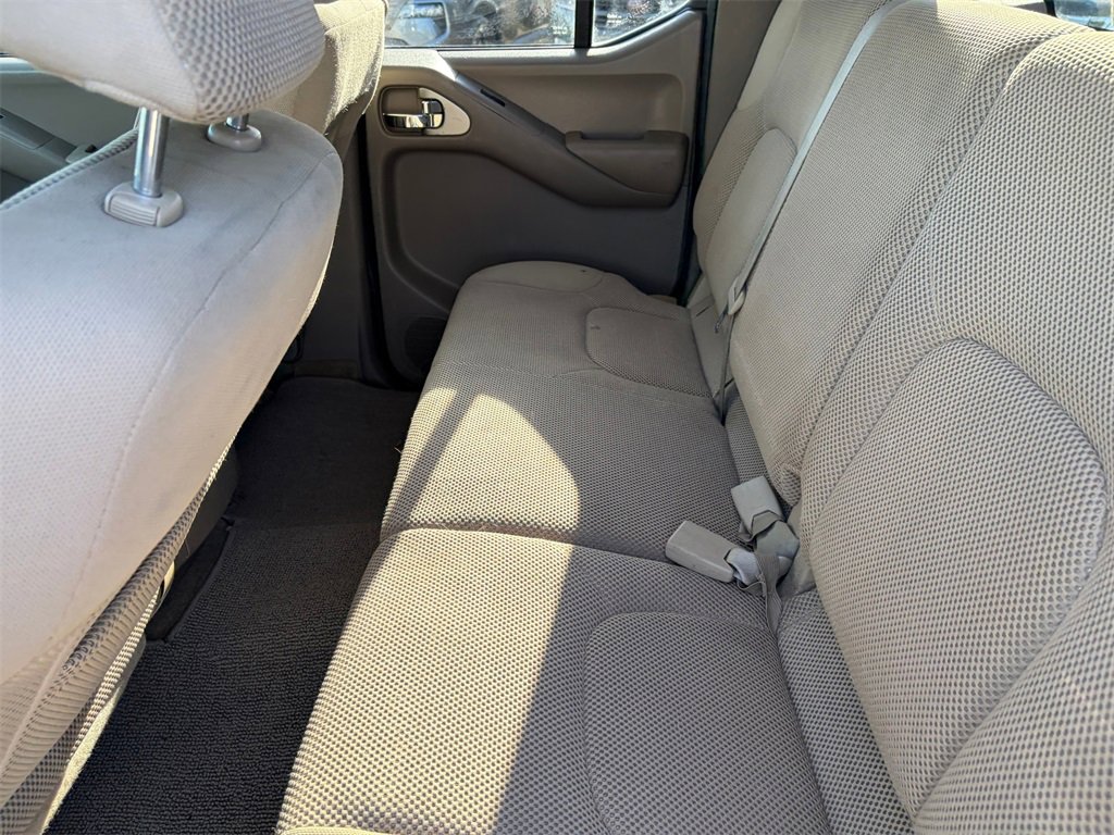 Used 2013 Nissan Frontier SV image 25