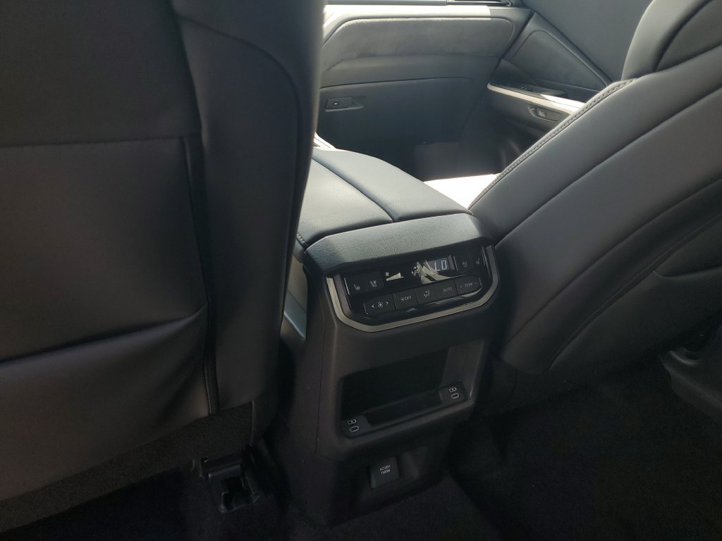 Used 2025 Lexus TX 500h AWD w/ Technology Package image 15