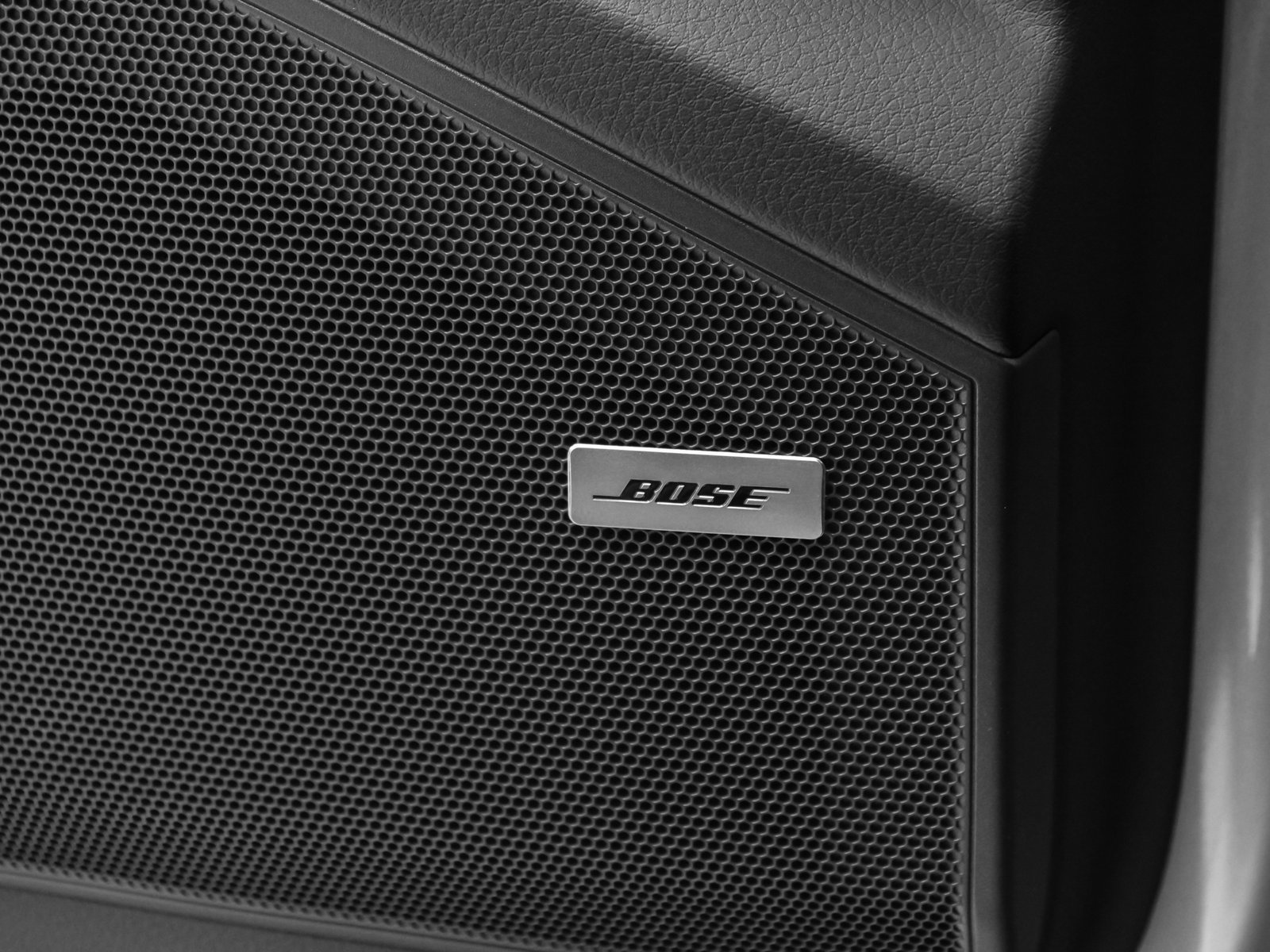 Used 2025 Porsche Cayenne image 37