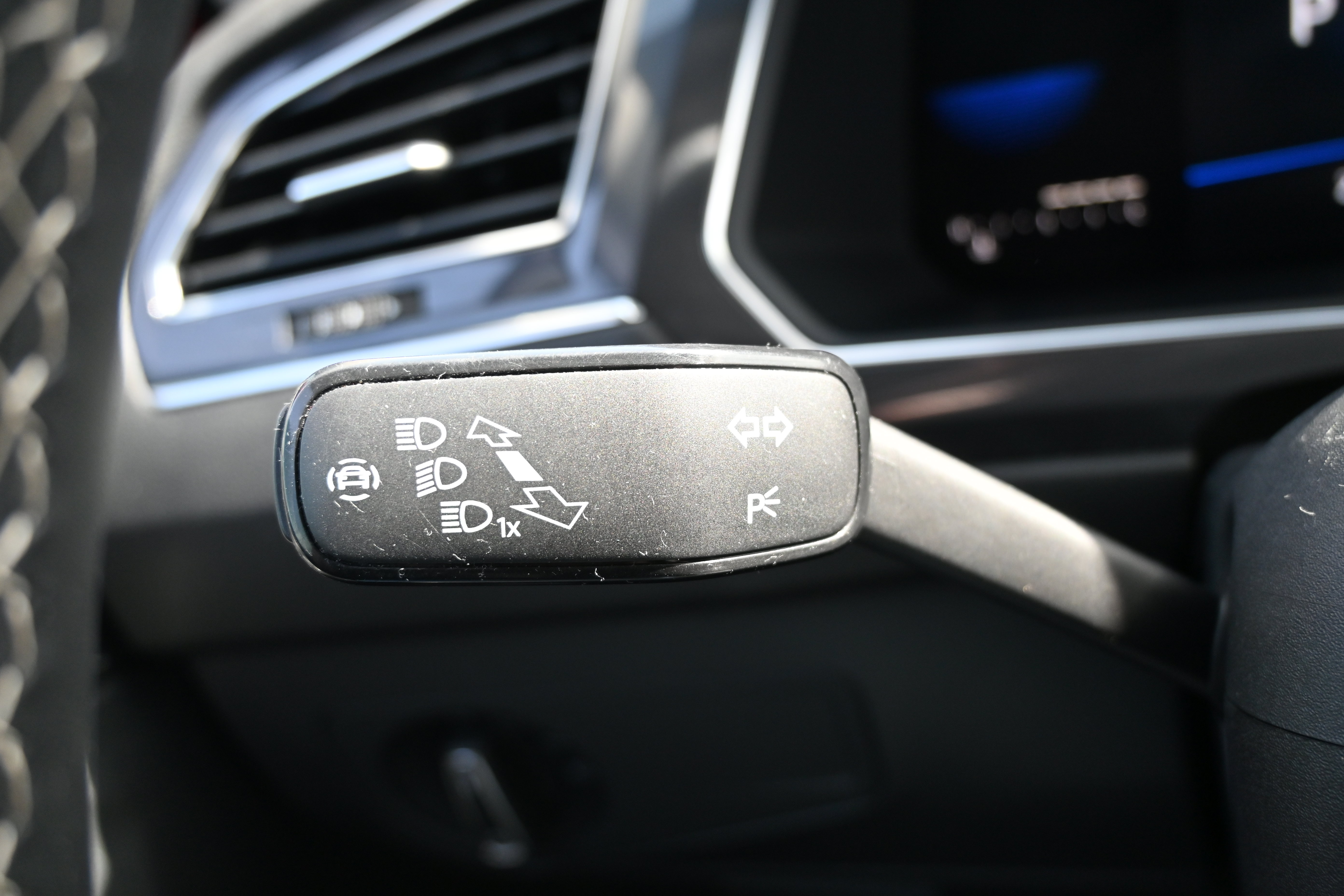 Used 2022 Volkswagen Tiguan SE FWD image 21