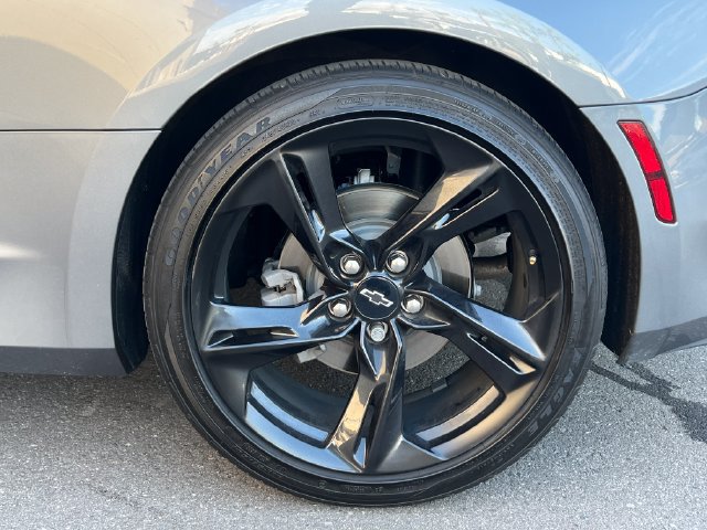 Used 2021 Chevrolet Camaro LT RWD image 10