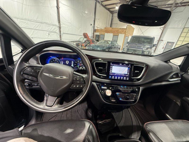 Used 2019 Chrysler Pacifica Limited FWD image 14