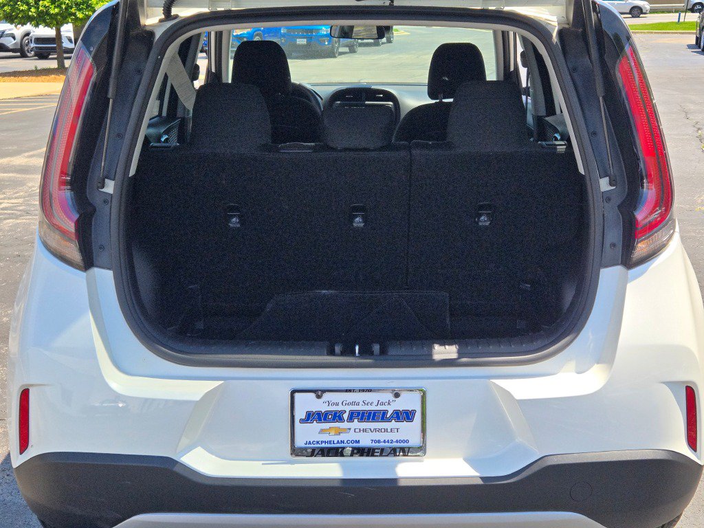 Used 2025 Kia Soul LX w/ LX Technology Package FWD image 13