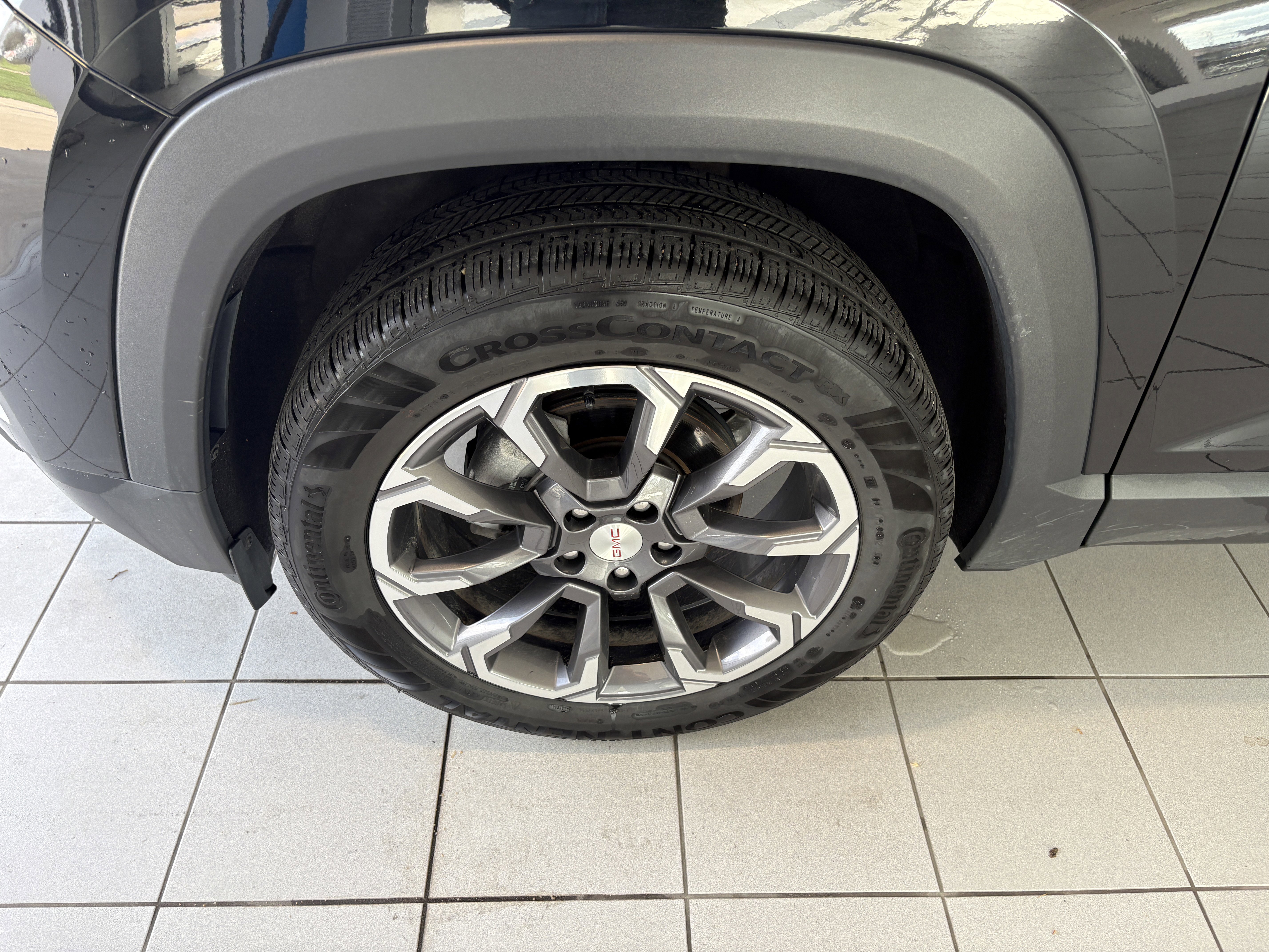 Used 2025 GMC Terrain Elevation w/ Elevation Premium Package AWD/4WD image 8