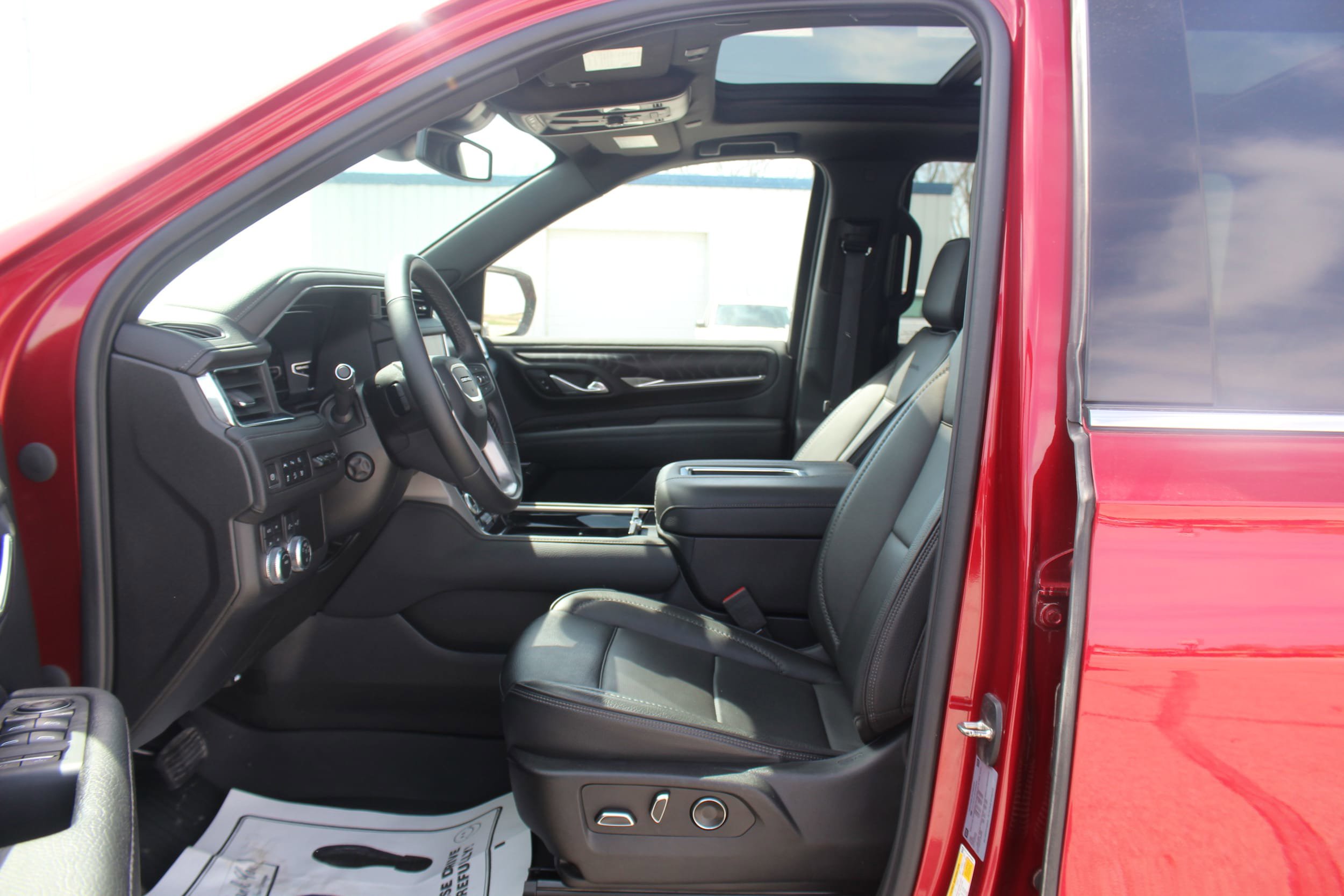 Used 2023 GMC Yukon XL Denali AWD/4WD image 14