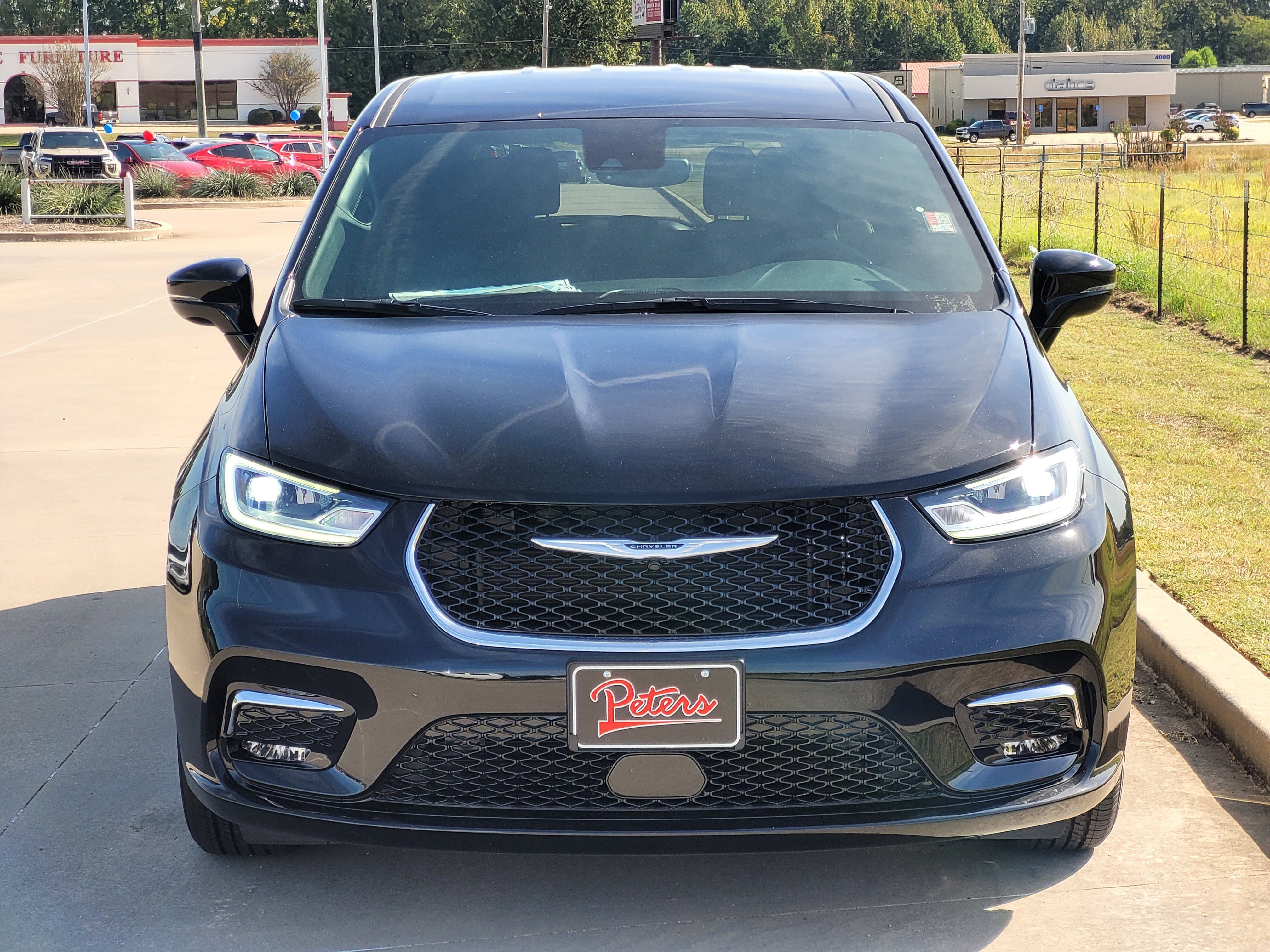 New 2025 Chrysler Pacifica Select image 2