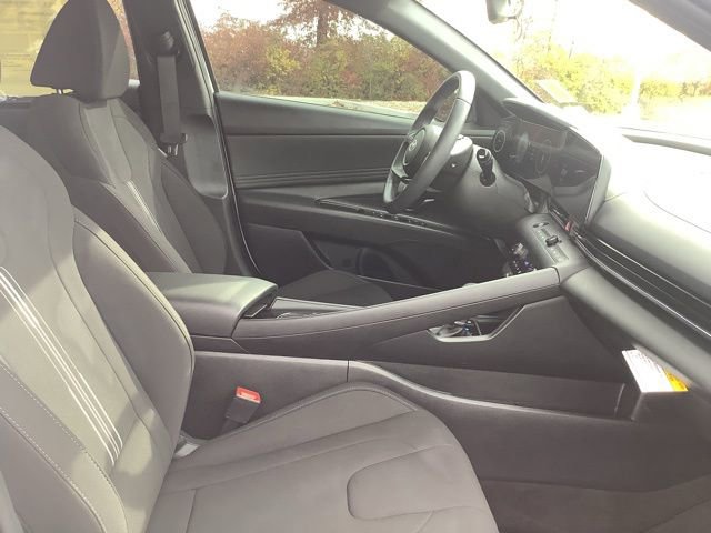 Used 2025 Hyundai Elantra SEL w/ Cargo Package FWD image 26