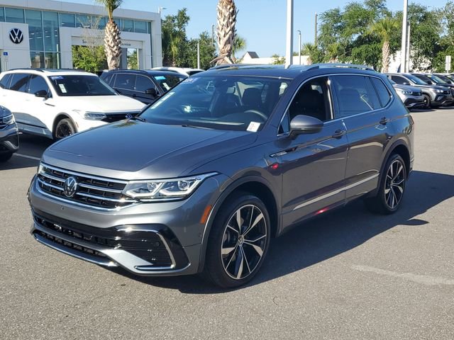 Certified 2024 Volkswagen Tiguan SEL R-Line image 2