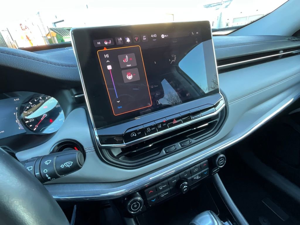 Used 2022 Jeep Compass Limited image 37