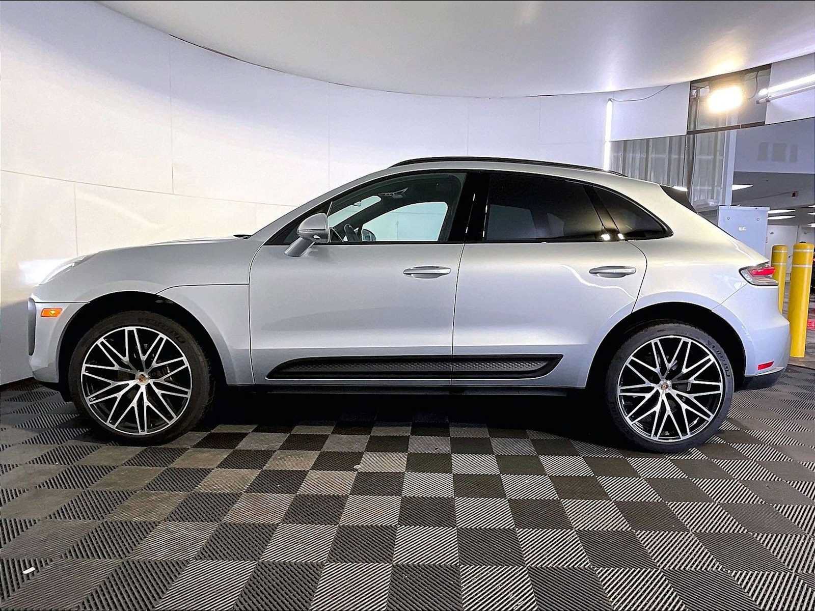 New 2026 Porsche Macan AWD/4WD image 2