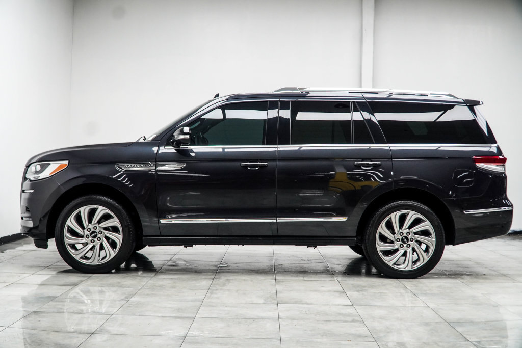 Used 2024 Lincoln Navigator Premiere AWD/4WD image 13