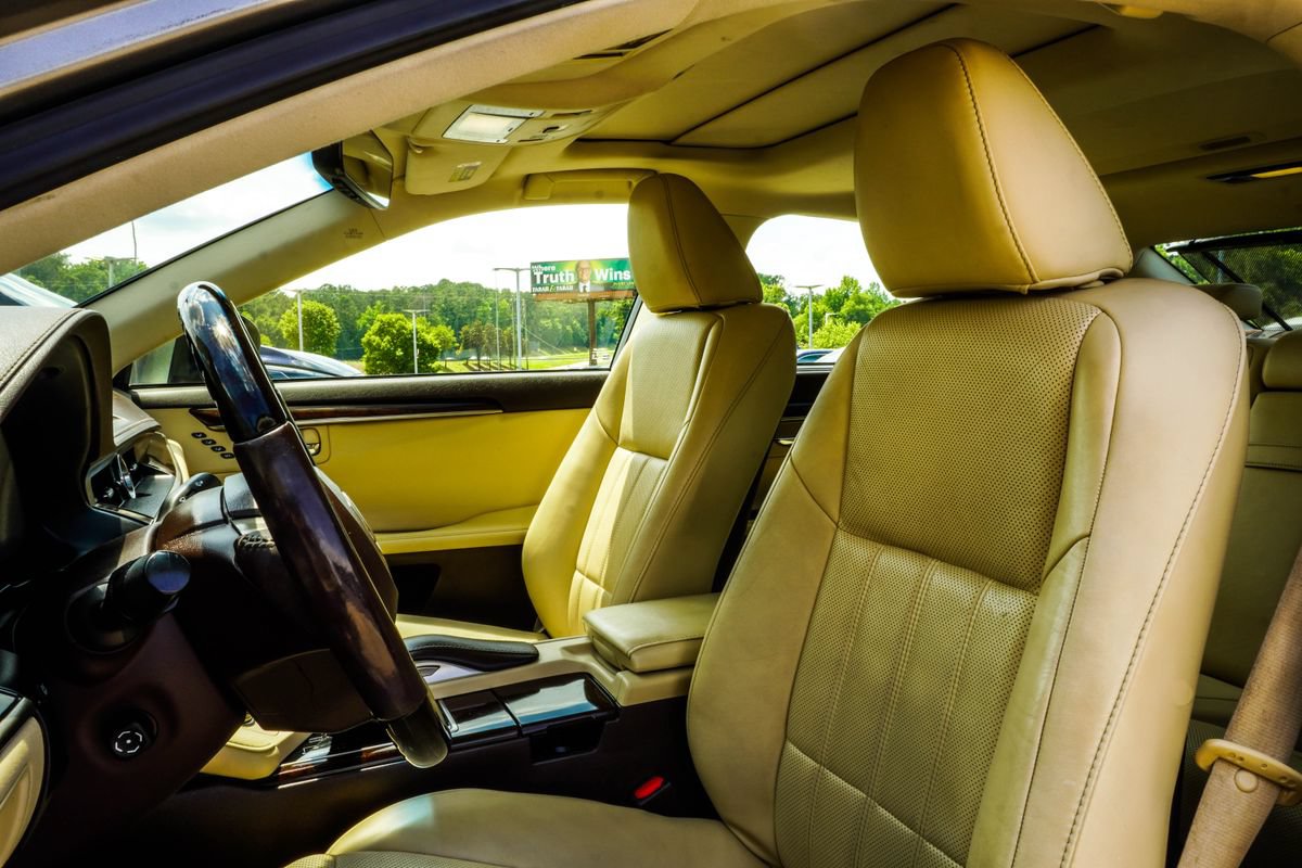 Used 2018 Lexus ES 350 w/ Ultra Luxury Package FWD image 40