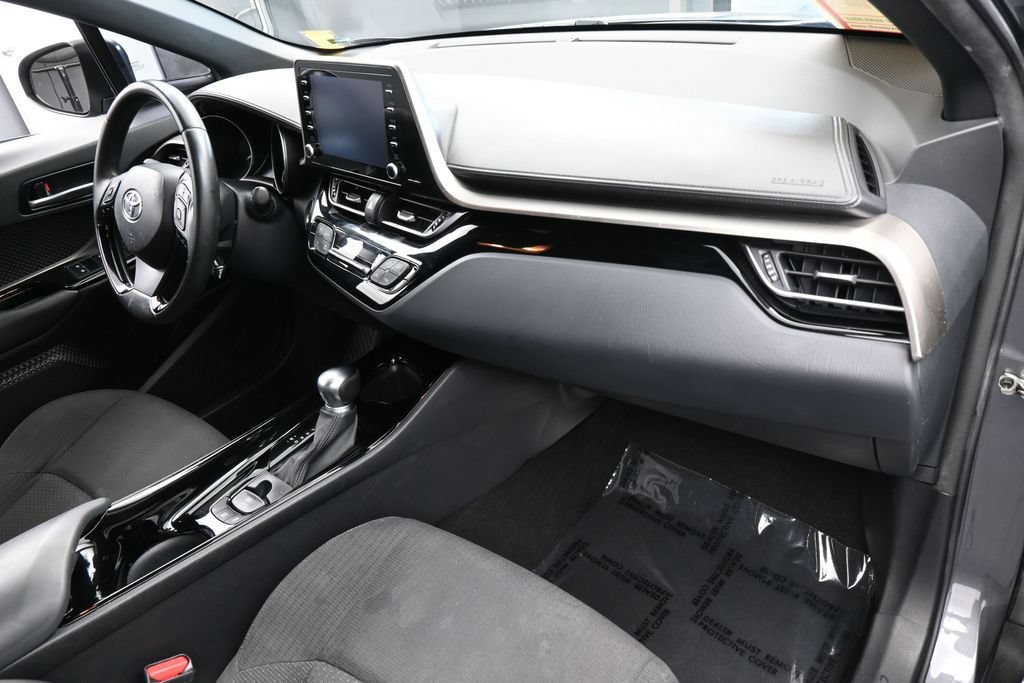 Used 2019 Toyota C-HR XLE FWD image 36