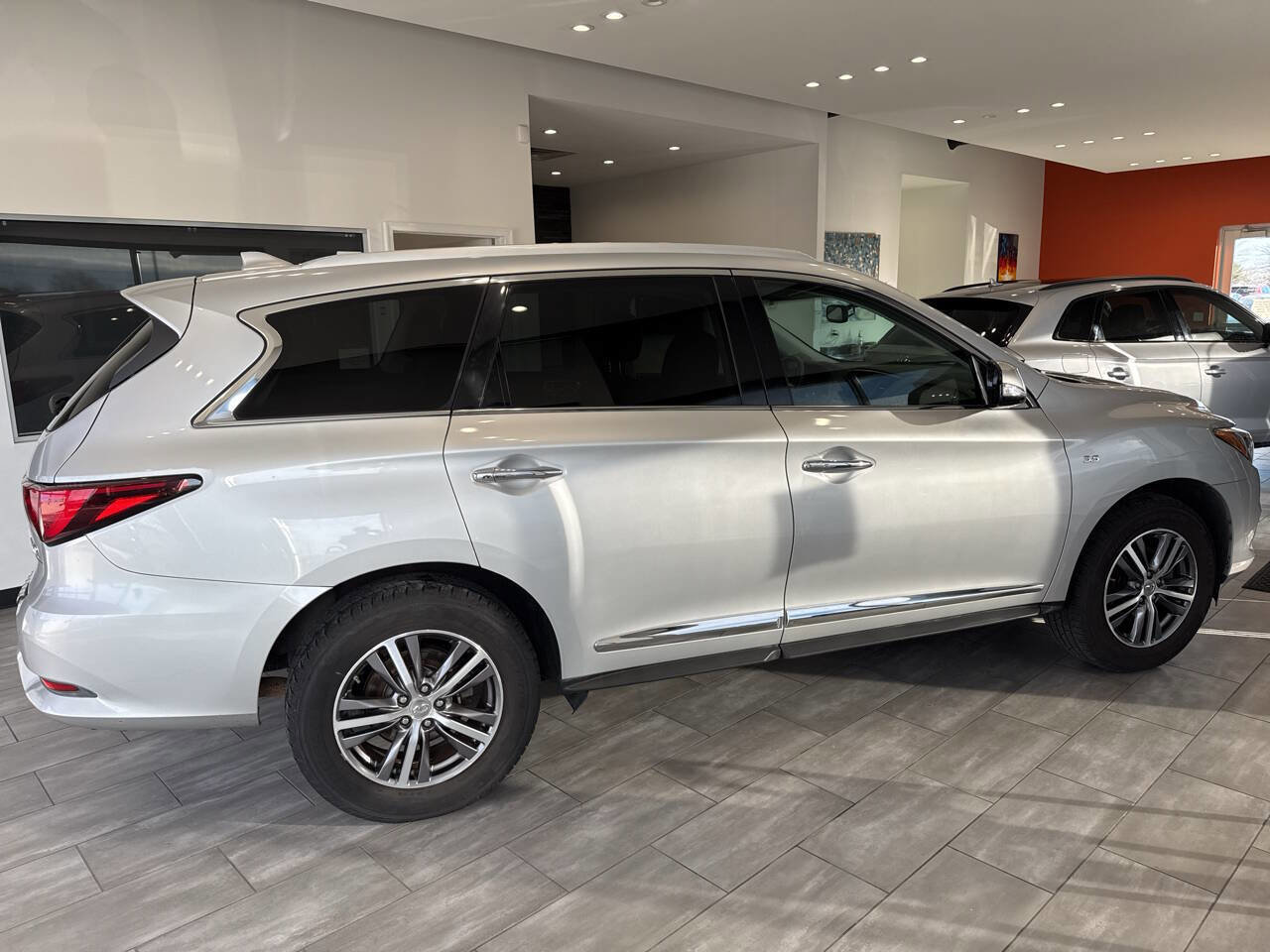 Used 2016 INFINITI QX60 AWD w/ Premium Package image 7