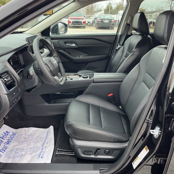 Used 2026 Nissan Rogue SL image 8