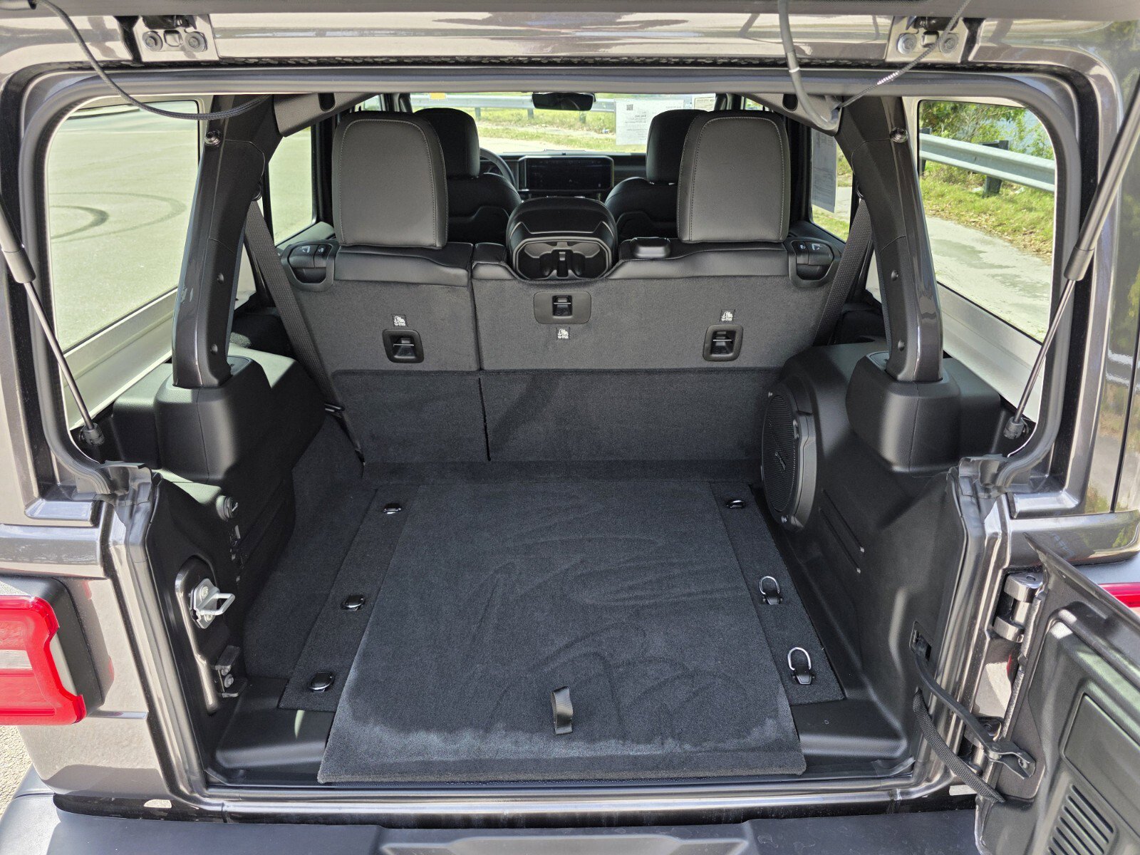 Used 2026 Jeep Wrangler Sahara image 18