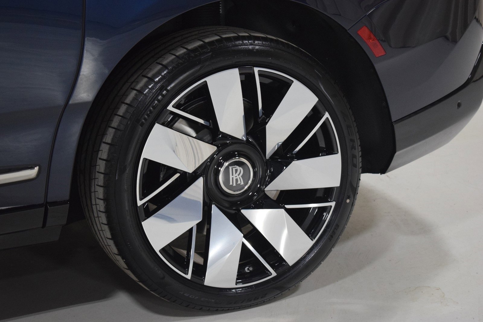 New 2026 Rolls-Royce Cullinan image 15