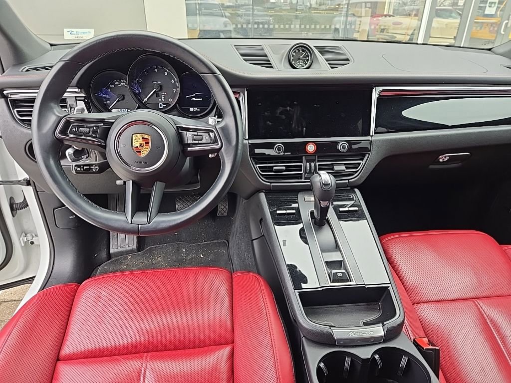 Used 2024 Porsche Macan Base image 14