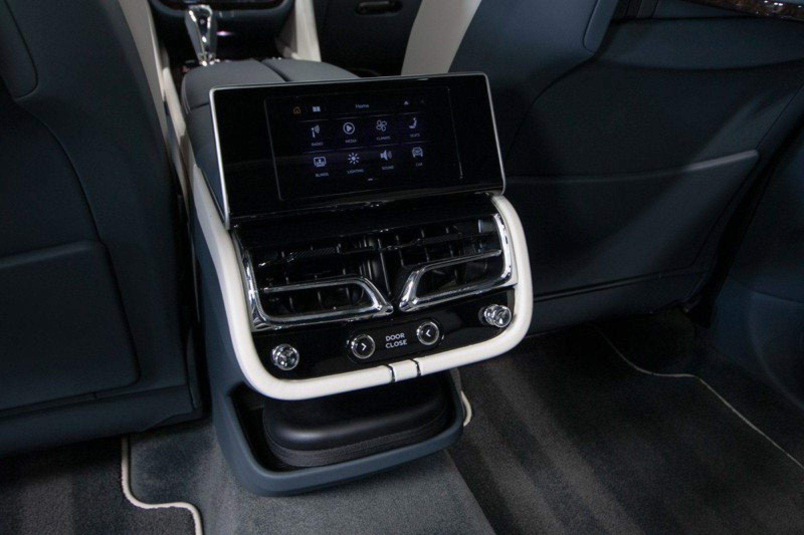 Used 2023 Bentley Bentayga Extended Wheelbase image 55