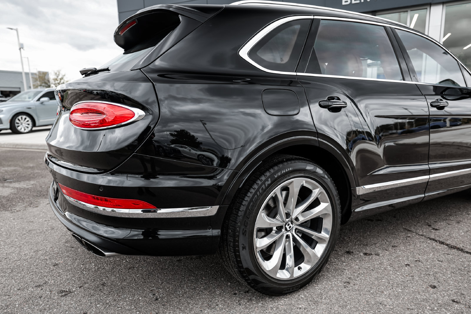 Certified 2022 Bentley Bentayga AWD/4WD image 13