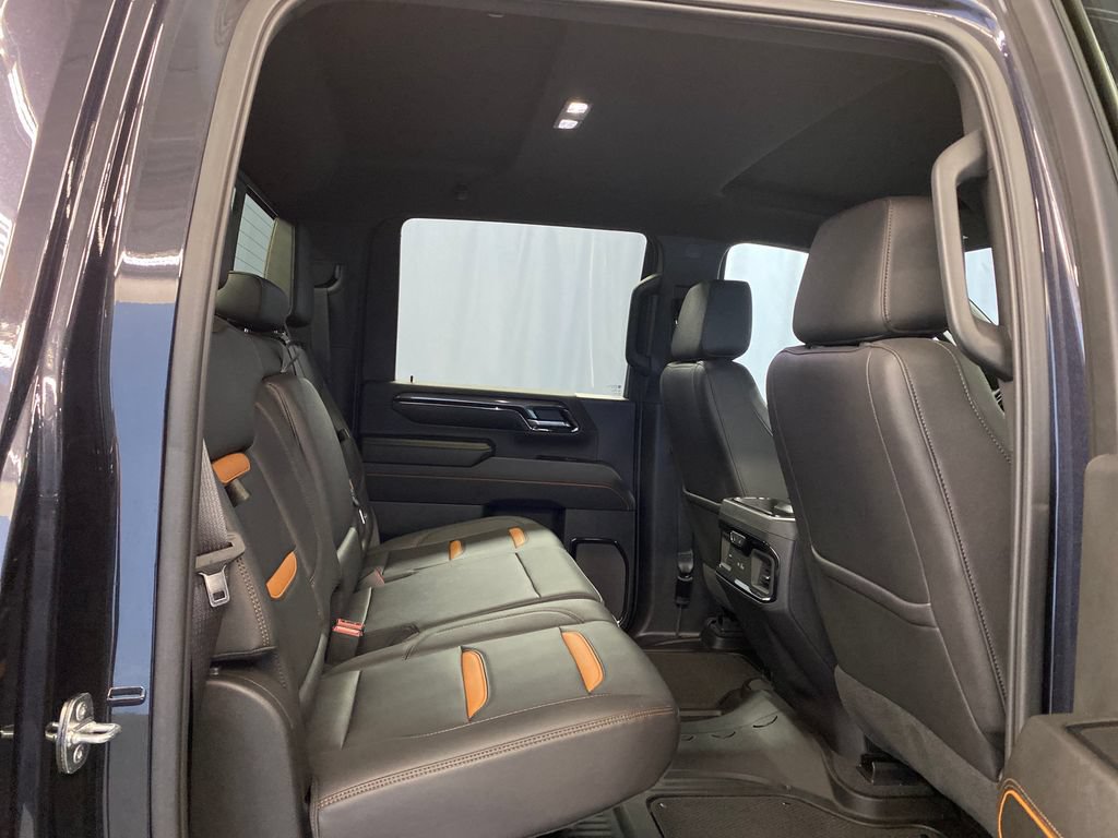 Used 2024 GMC Sierra 2500 AT4 w/ Technology Package AWD/4WD image 32