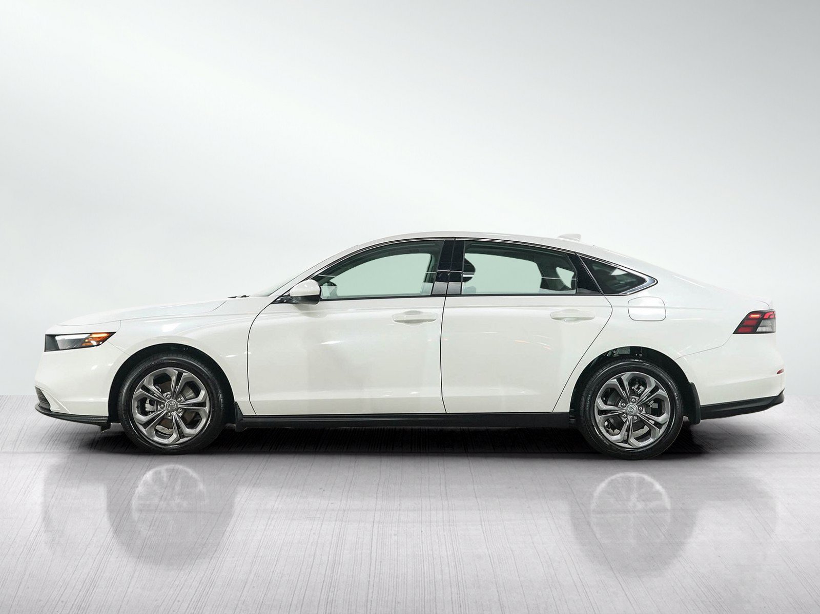 Used 2024 Honda Accord EX image 2