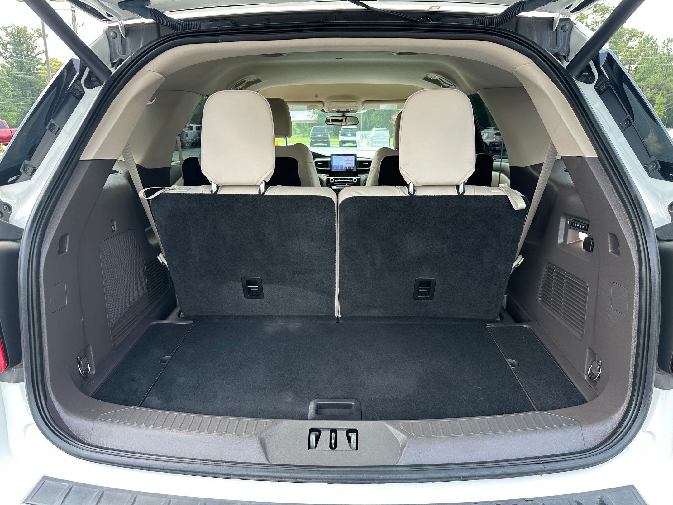 Used 2023 Ford Explorer Platinum AWD/4WD image 20