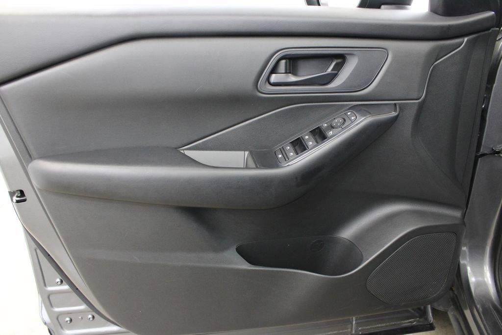 Used 2024 Nissan Rogue S image 16