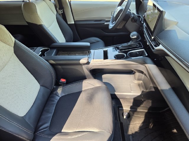 Used 2026 Toyota Sienna Platinum AWD/4WD image 12