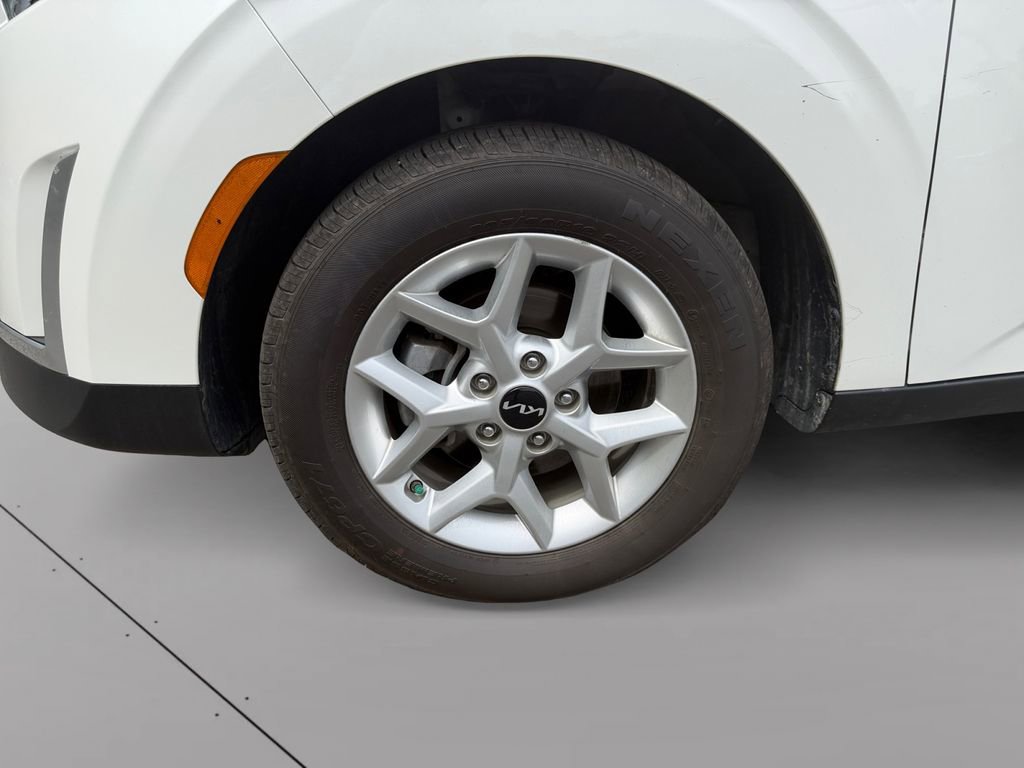 Certified 2023 Kia Soul LX w/ LX Technology Package FWD image 9