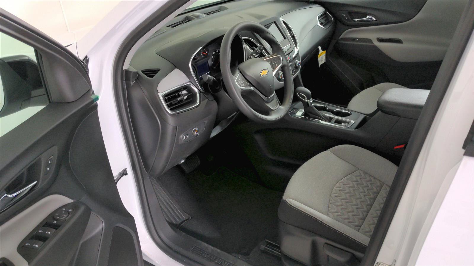 Used 2023 Chevrolet Equinox LS w/ Sport Edition AWD/4WD image 12