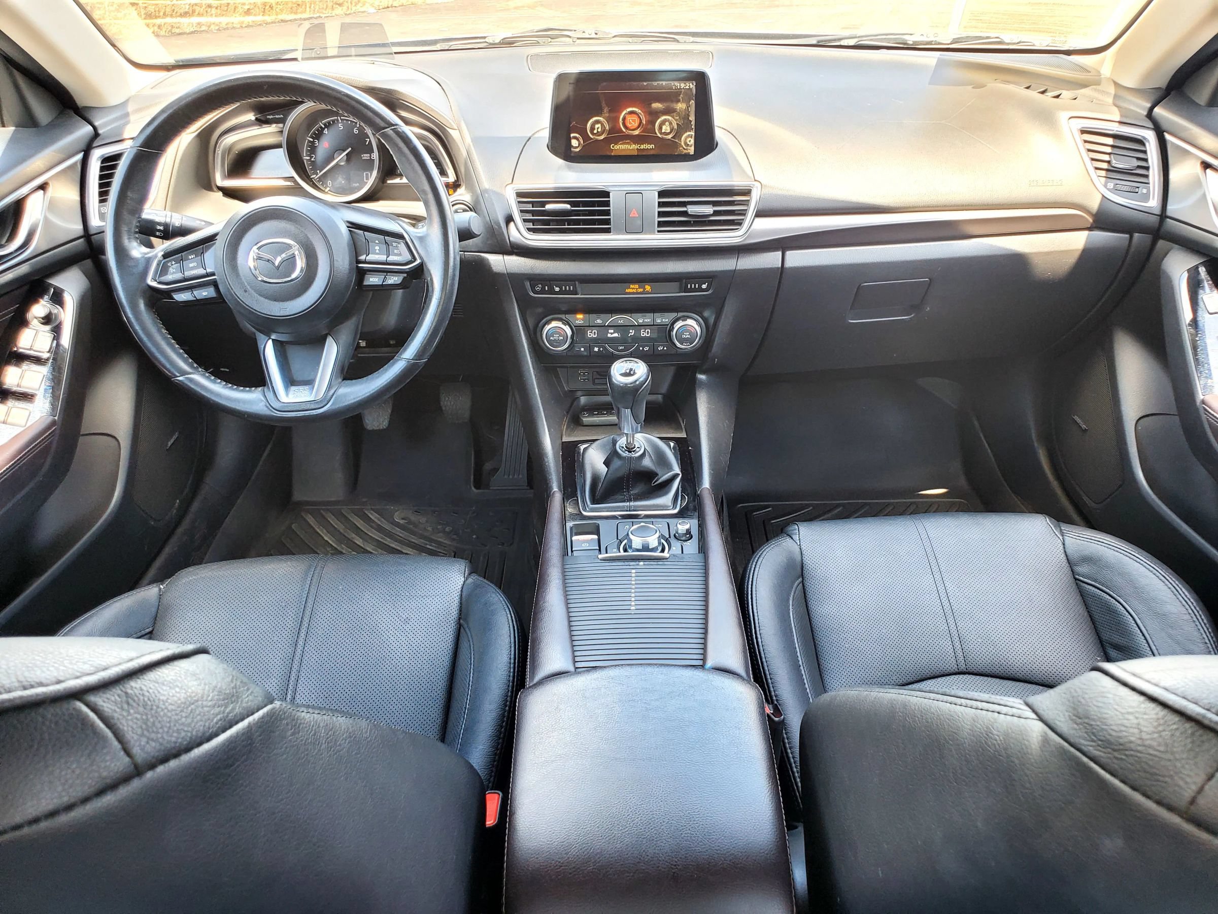 Used 2017 MAZDA MAZDA3 Grand Touring w/ Premium Equipment Package FWD image 34