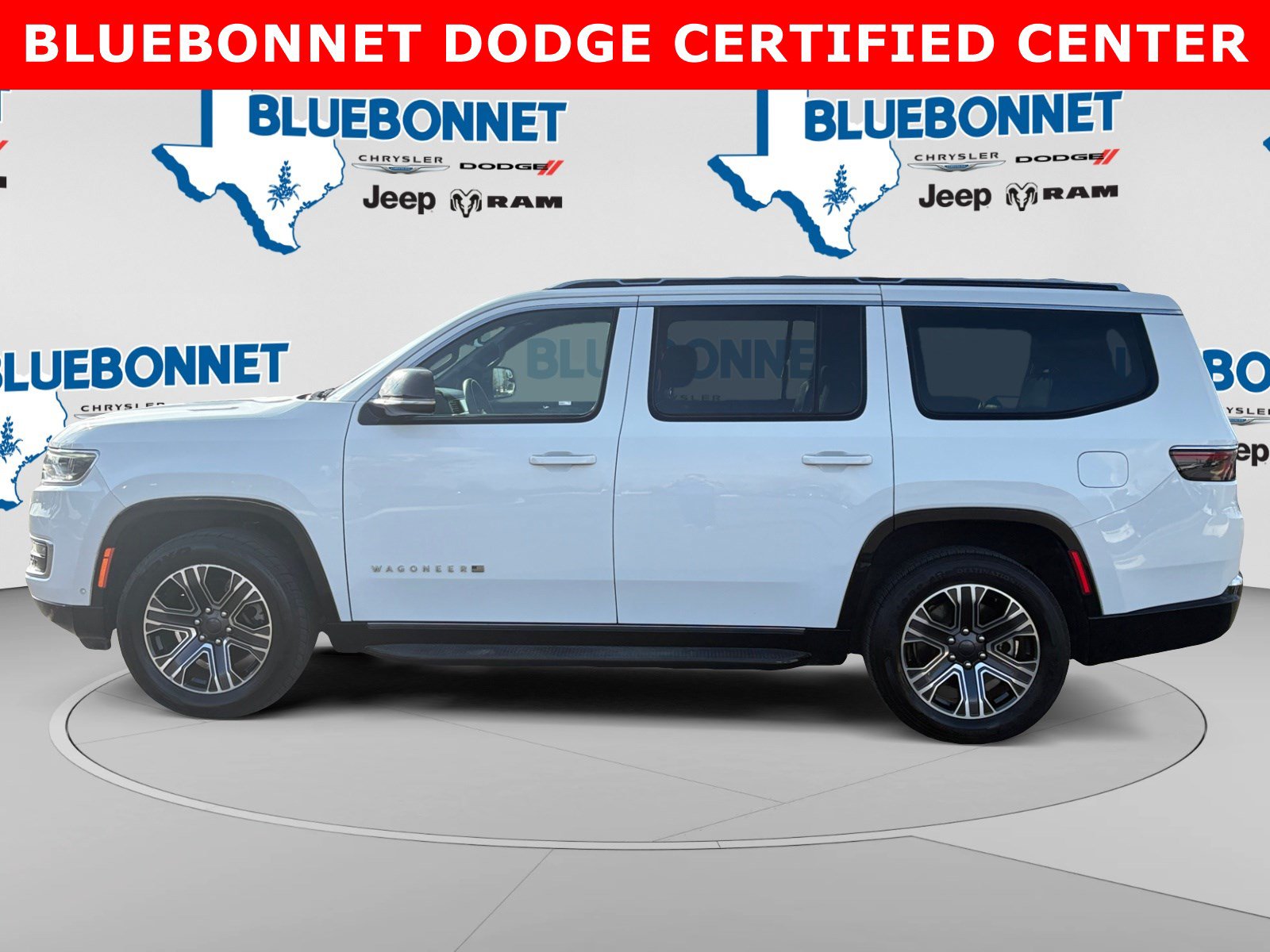 Used 2024 Jeep Wagoneer Series II w/ Flexible Seating Group RWD image 8