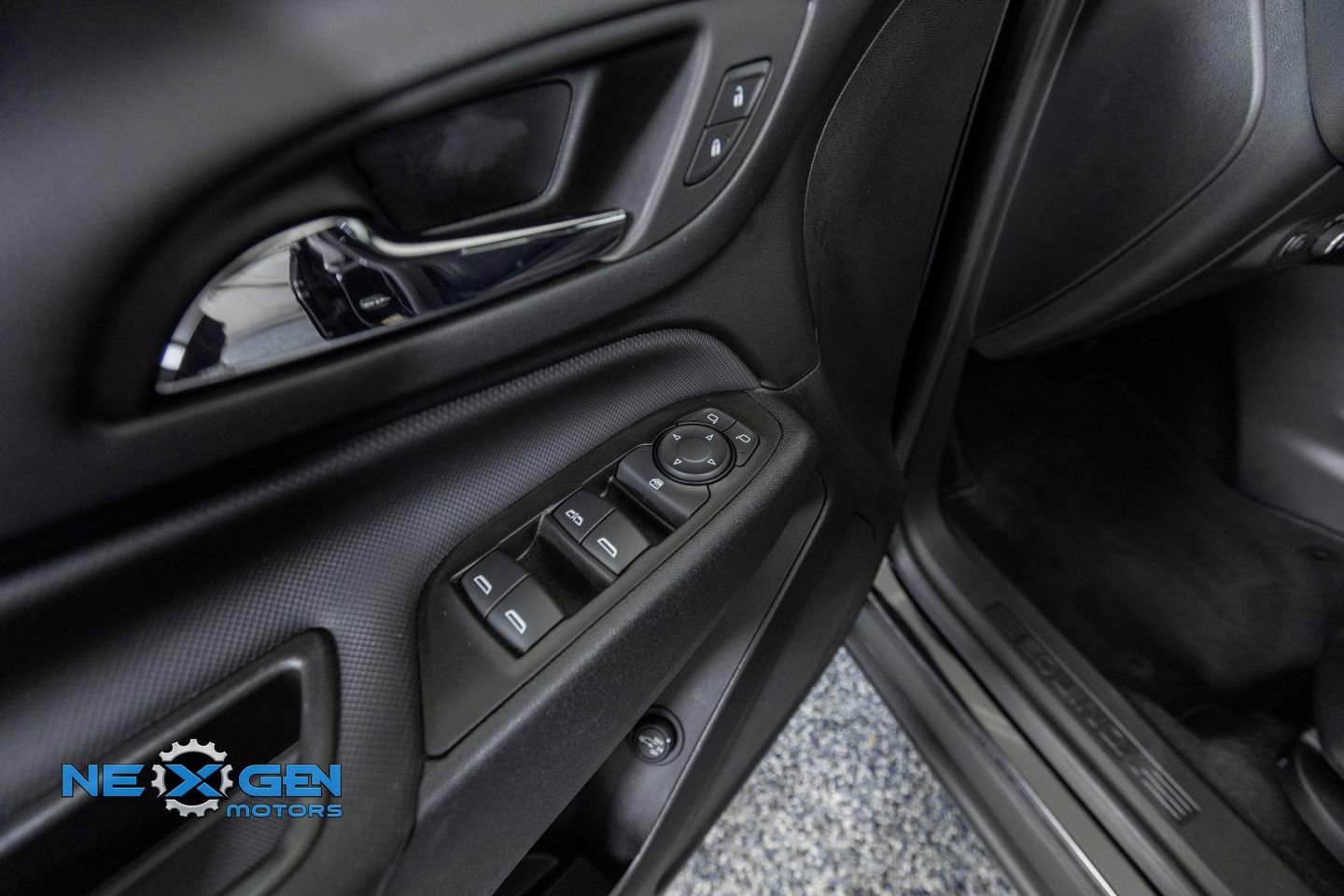 Used 2023 Chevrolet Equinox RS FWD image 12