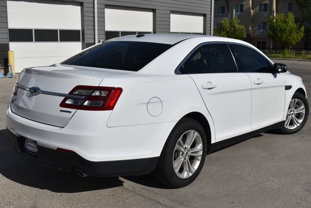 Used 2016 Ford Taurus SE FWD image 5