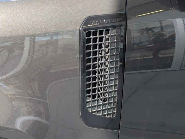 Used 2023 Land Rover Defender 130 X-Dynamic SE image 7