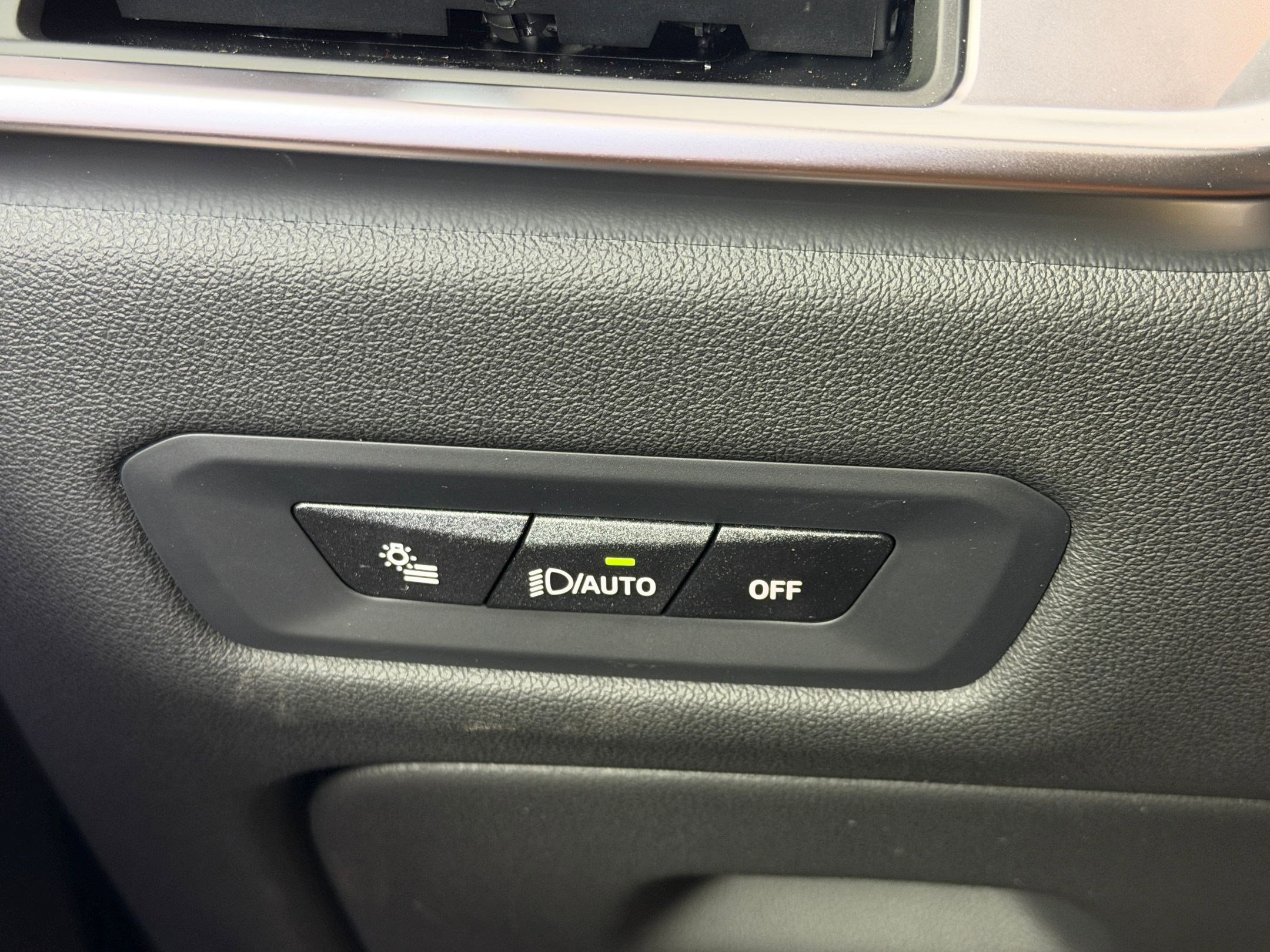 New 2026 BMW X5 xDrive50e w/ Executive Package image 19