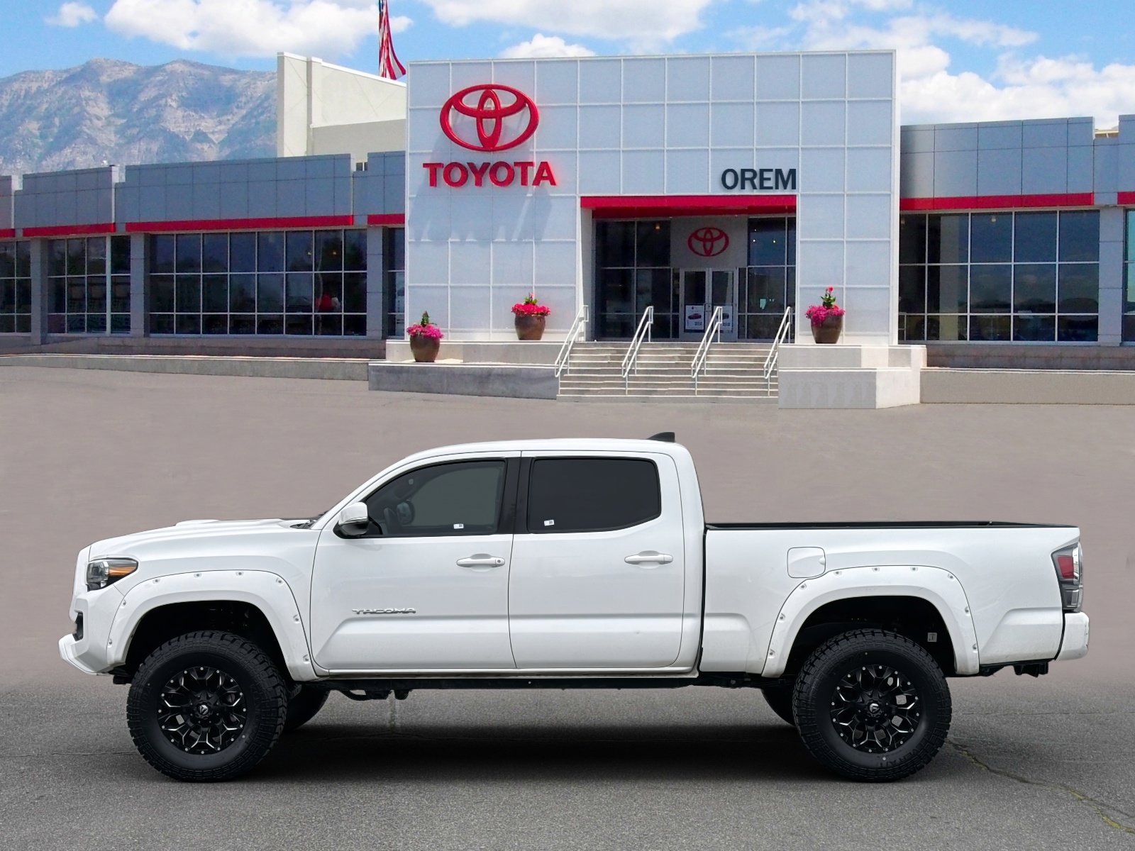 Used 2023 Toyota Tacoma TRD Sport w/ Black Out Package (TMS) image 3