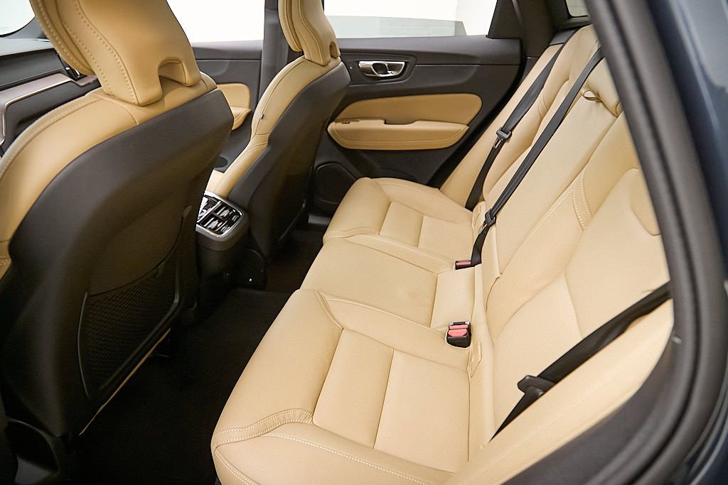 Certified 2025 Volvo XC60 B5 Ultra image 22