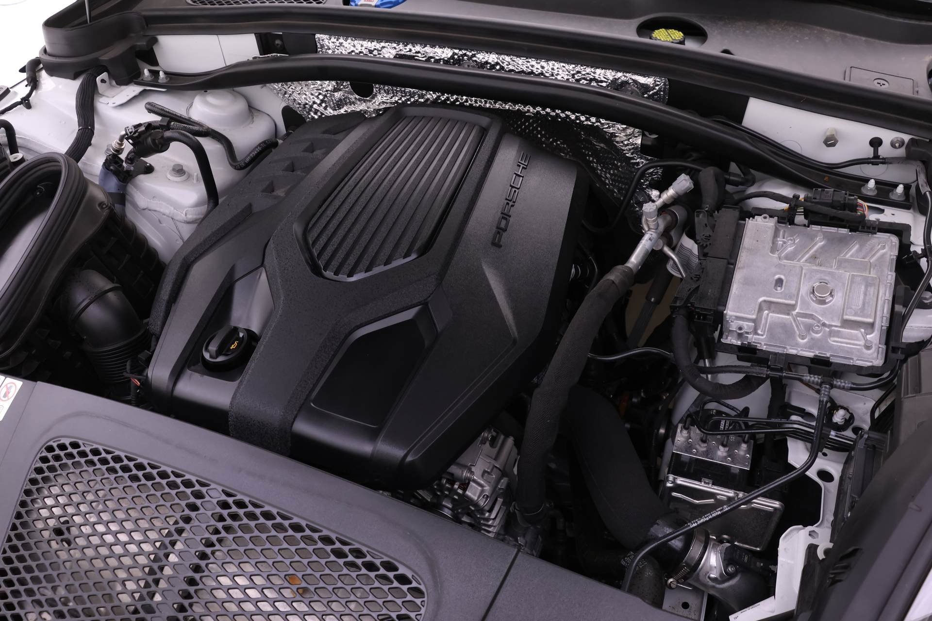 Certified 2024 Porsche Macan image 23