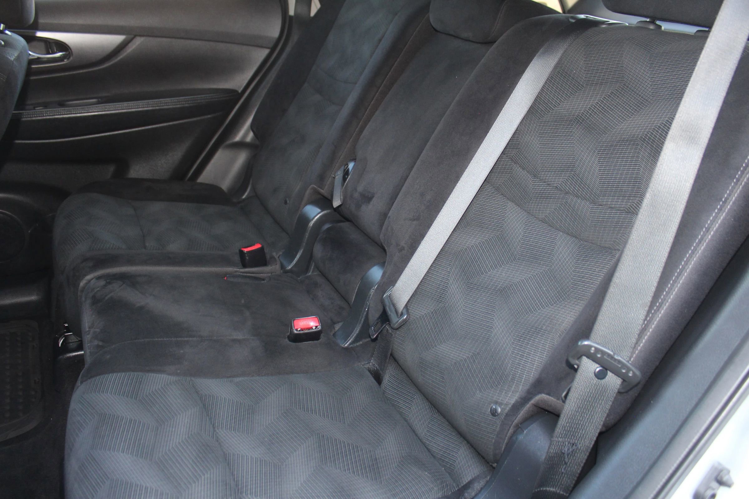 Used 2015 Nissan Rogue SV AWD/4WD image 13