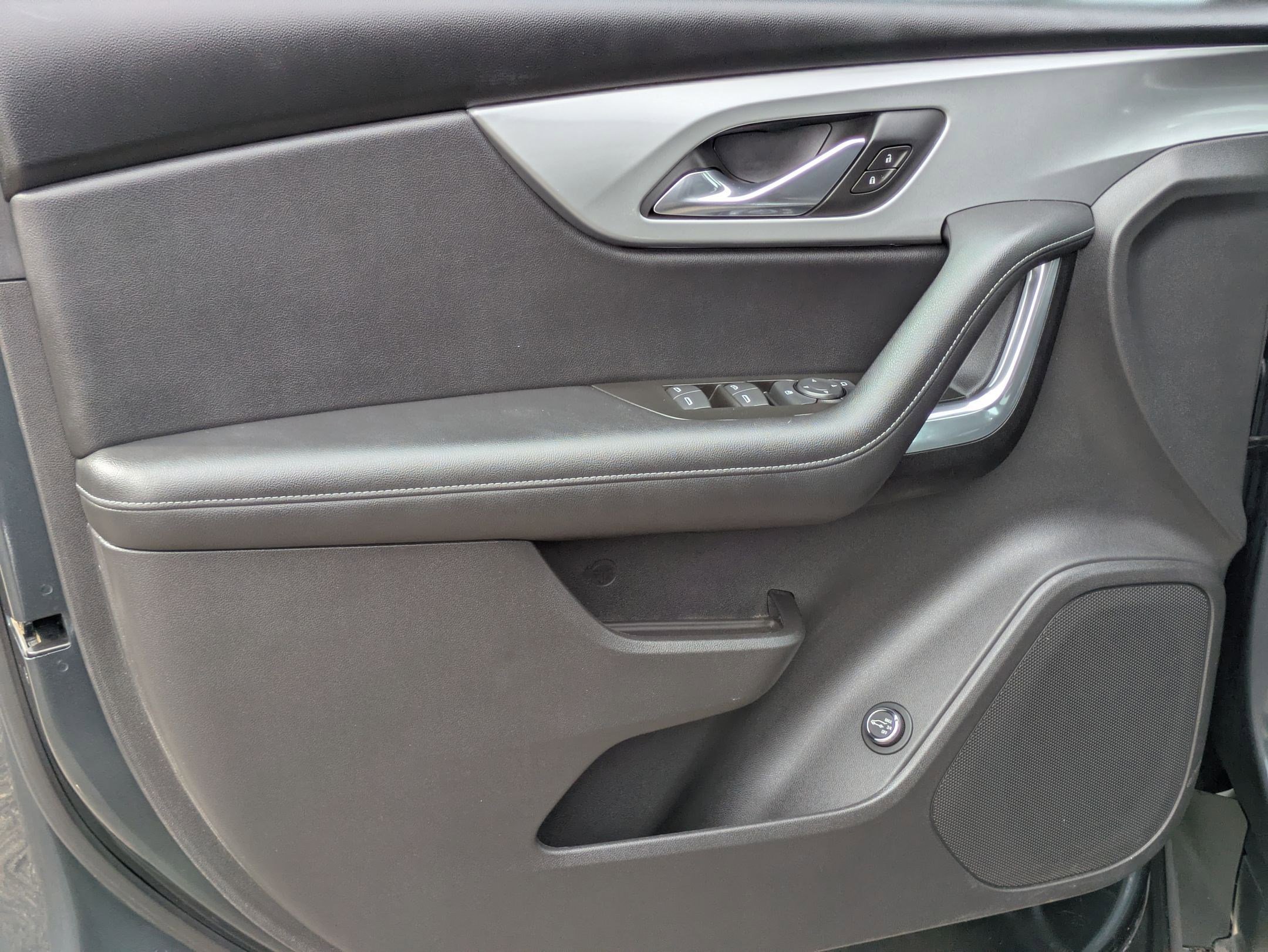 Used 2019 Chevrolet Blazer LT w/ Sun and Wheels Package image 12