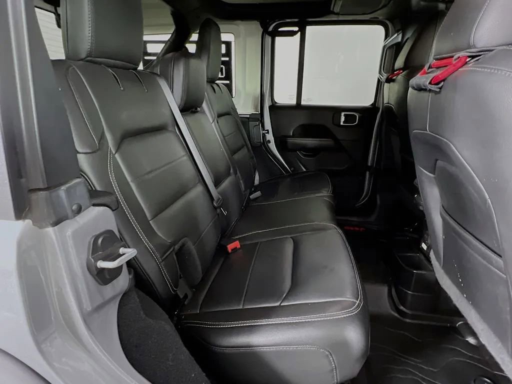 Used 2019 Jeep Wrangler Unlimited Sahara w/ Cold Weather Group AWD/4WD image 26