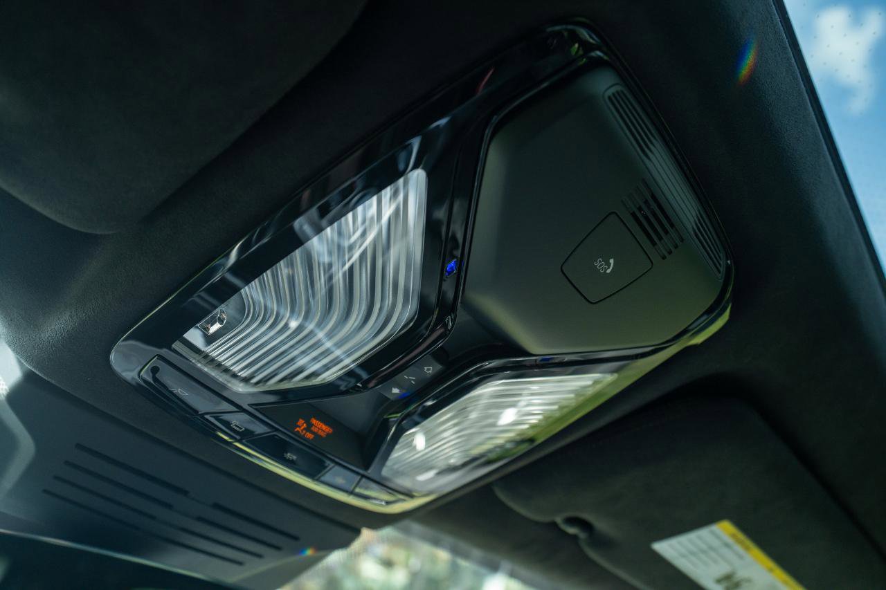 Used 2023 BMW X7 M60i image 37