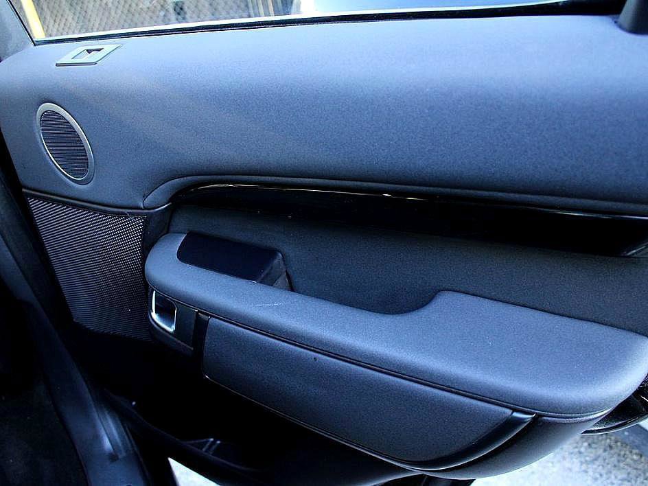 Used 2018 Land Rover Discovery SE image 13