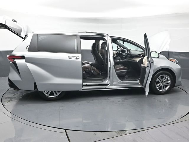Certified 2023 Toyota Sienna Platinum image 58