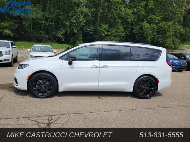 Used 2025 Chrysler Pacifica Limited FWD image 2